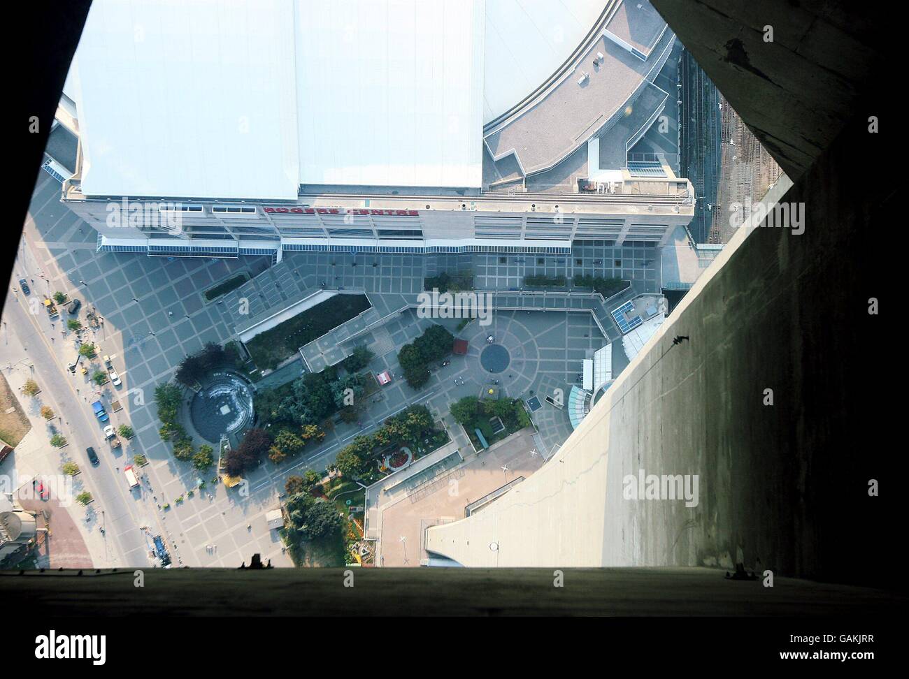 Toronto cn tower glass floor hi-res stock photography and images - Alamy