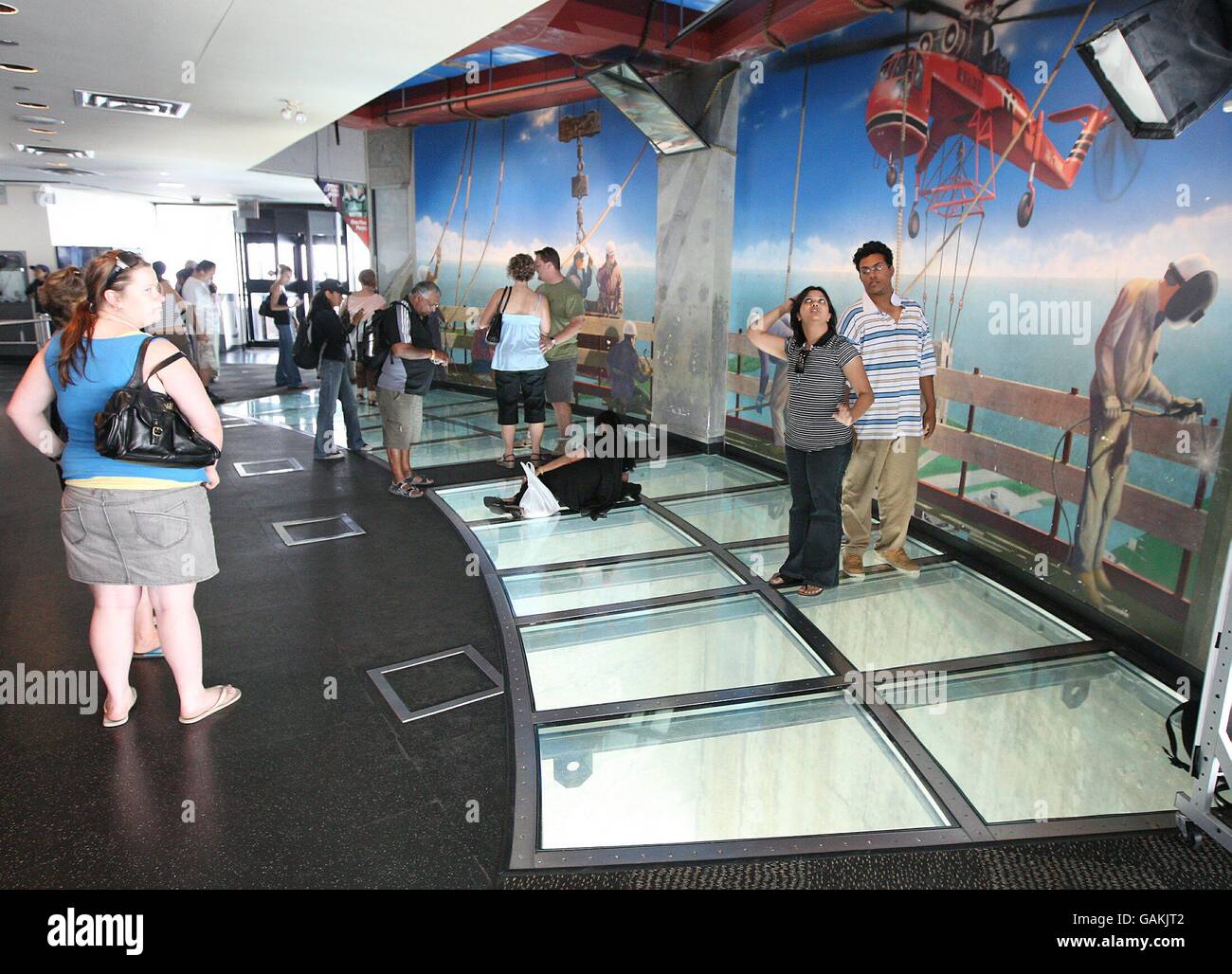 Glass floor cn tower hires stock photography and images Alamy