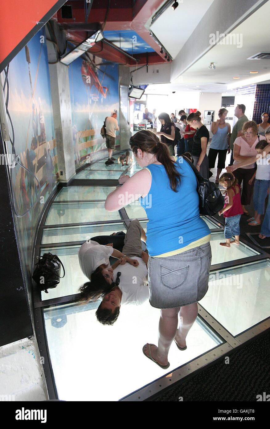 The glass floor of the cn tower in toronto hi-res stock photography and ...