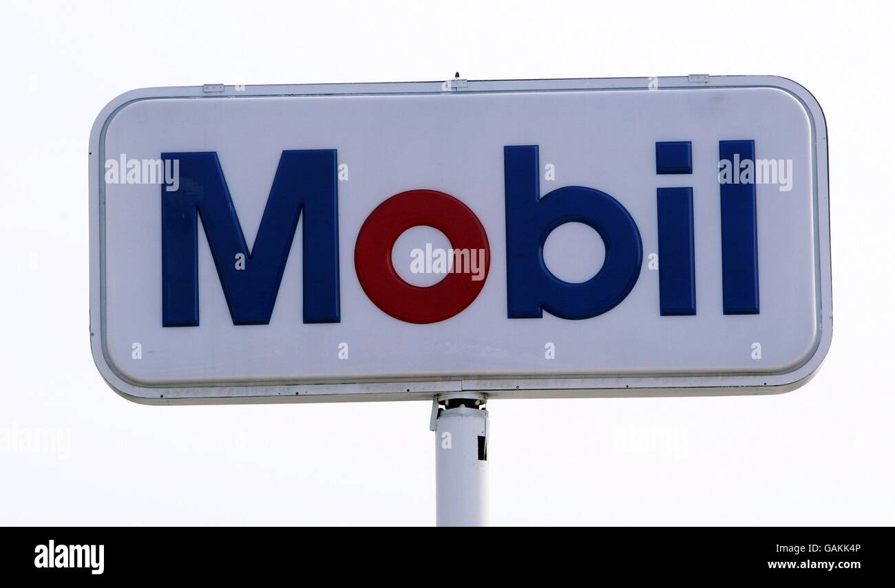 General View of a Mobil petrol station, Los Angeles Stock Photo Alamy