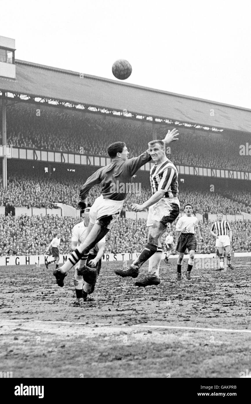 West Bromwich Albion's Maurice Setters (c) heads the ball behind for a corner as Albion goalkeeper Ray Potter (l) fails to reach the ball Stock Photo