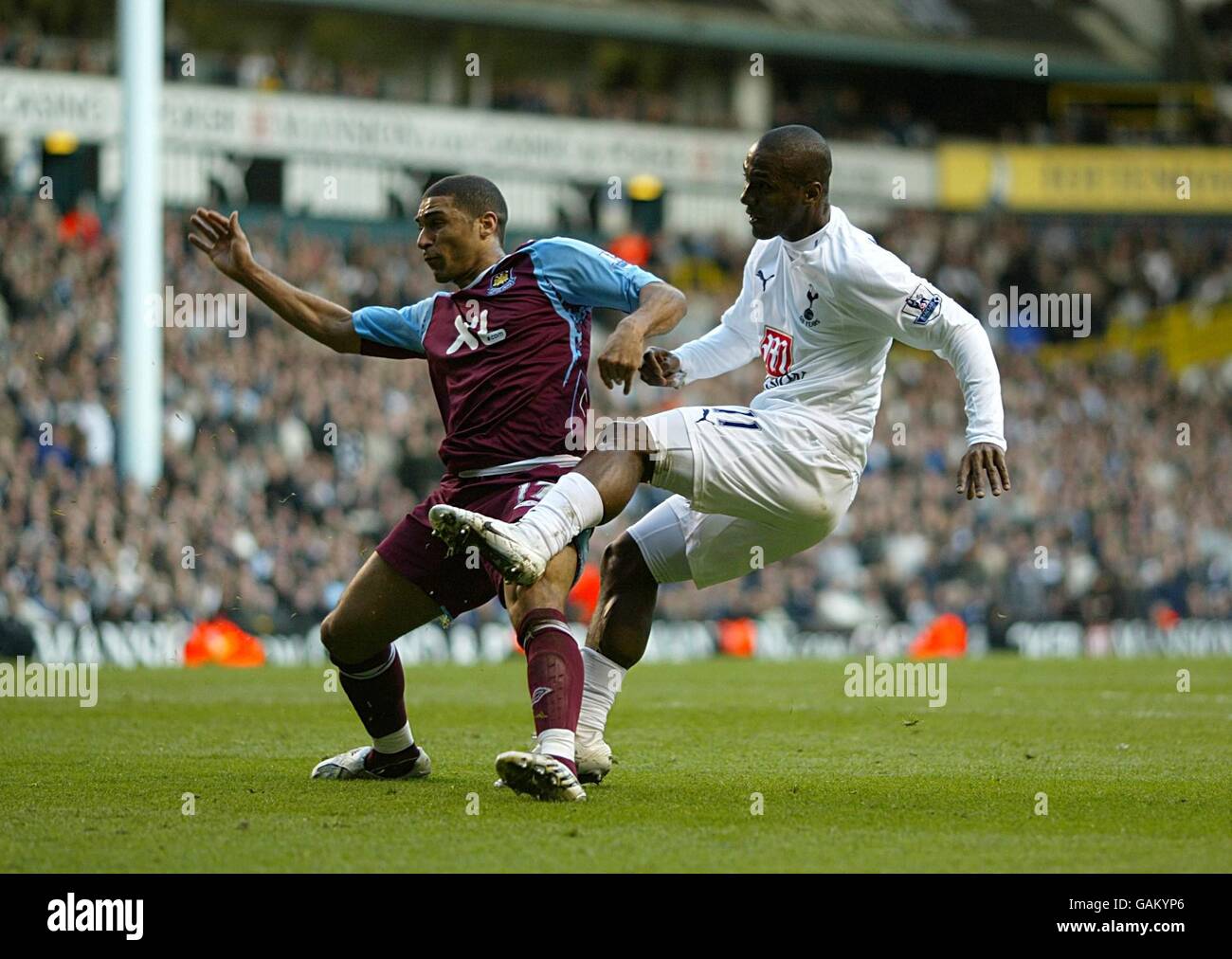 Soccer - Barclays Premier League - Tottenham Hotspur v West Ham United - White Hart Lane. Tottenham Hotspurs' Da Silva Gilberto scores his sides third goal of the game Stock Photo
