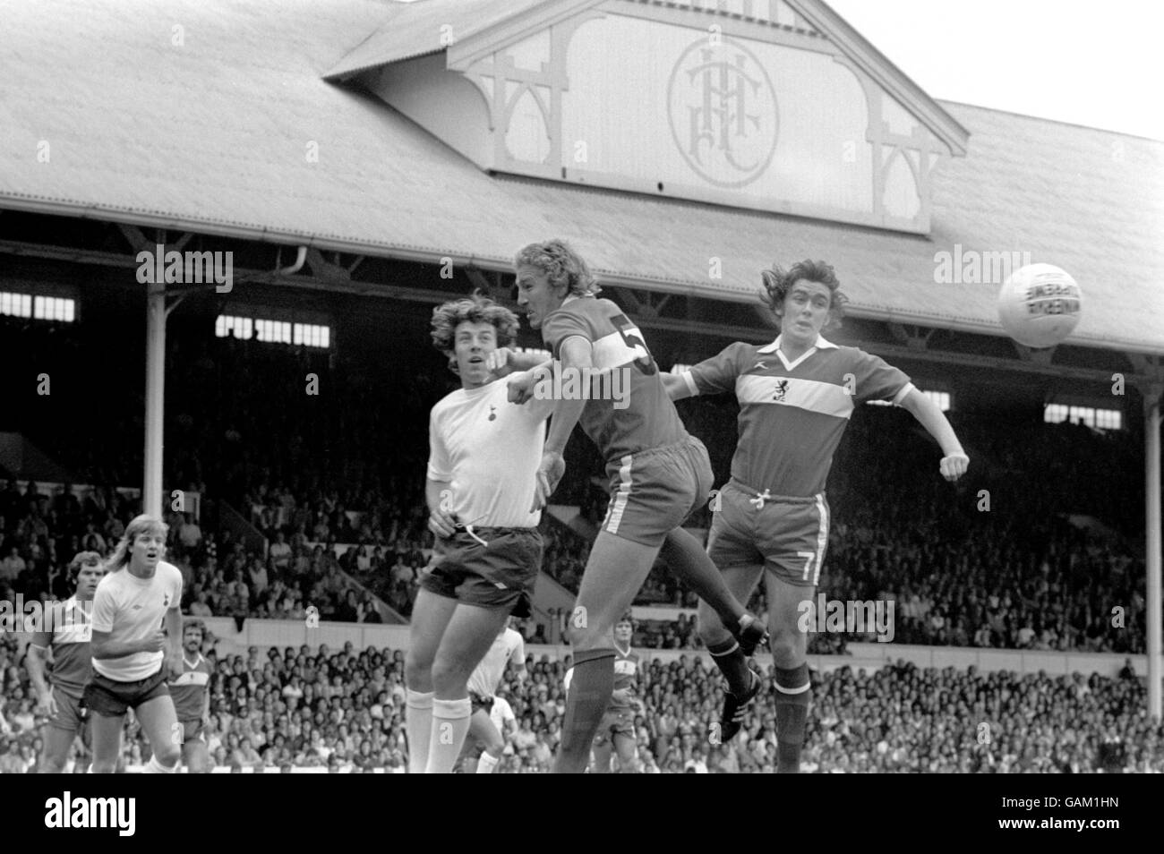 (L-R) Tottenham Hotspur's Gerry Armstrong and Middlesbrough's Stuart Boam and Tony McAndrew fail to get a touch on a cross Stock Photo
