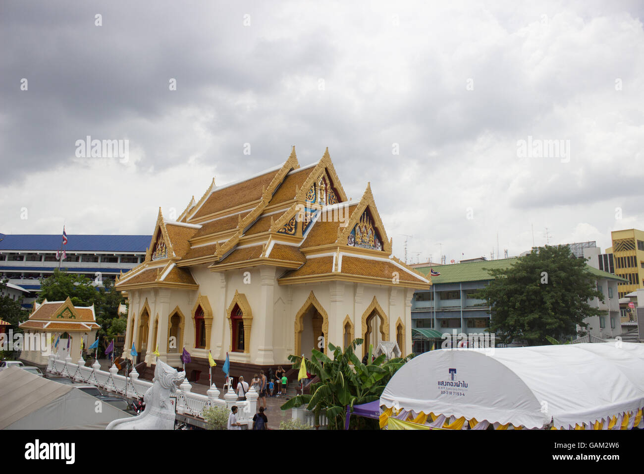 Wal traimit Golden Buddha temple in Bangkok city temple tour having the biggest gold statue of Buddha Stock Photo