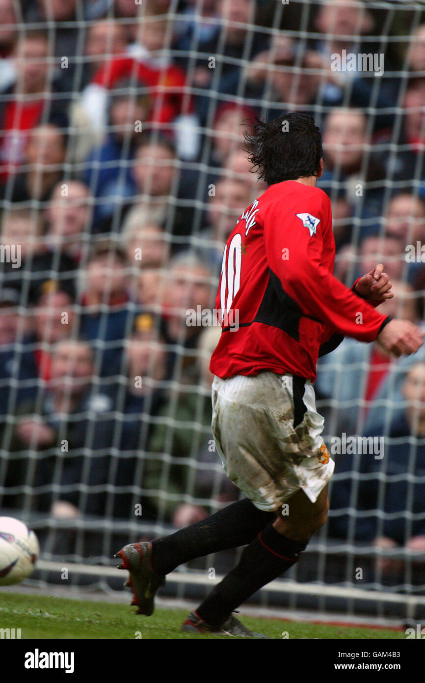 Nistelrooj action football hi-res stock photography and images - Alamy
