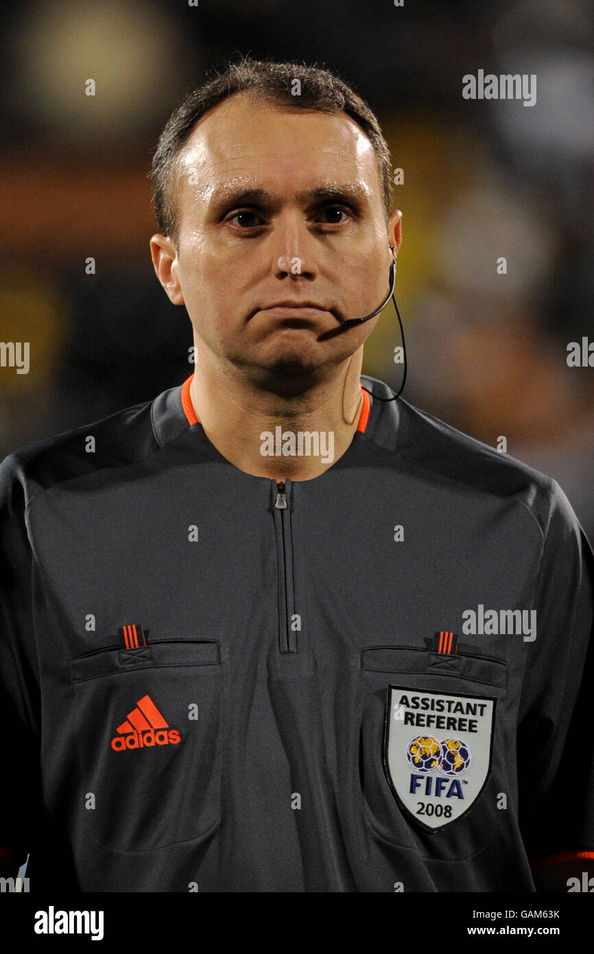 Fifa assistant referee hi-res stock photography and images - Alamy