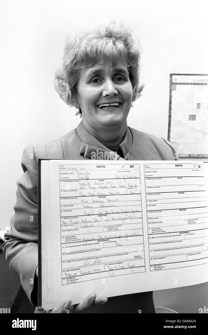Registrar Joan Webb, who went to Buckingham Palace officially to register the birth of Princess Anne's baby, is shown with the entry in the register at Paddington Registry Office. The page records that Peter mark Andrew Phillips was born at St. Mary's Hospital, Paddington on November 15th 1977 and includes details of both parents. It bears the signature of Captain mark Phillipsas 'informant'. Stock Photo