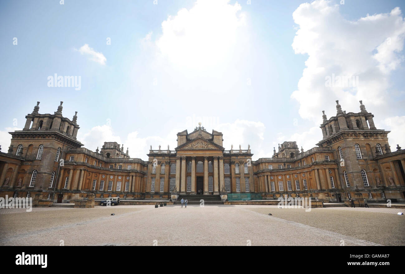 Blenheim Palace 'painted eyes' restored Stock Photo