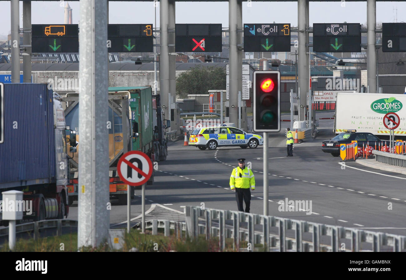 Gardia turn trucks away from the Port Tunnel in Dublin after a fire shut it down today. Stock Photo