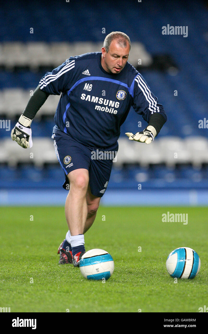 Chelsea Reserve Team And Academy Goalkeeper Coach High Resolution Stock Photography And Images Alamy