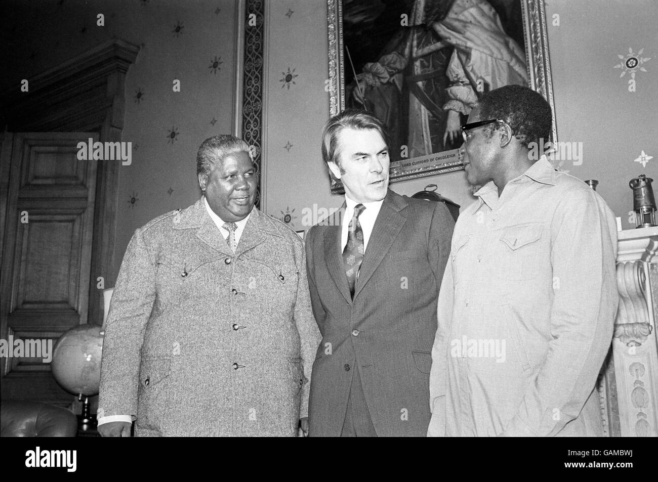 Patriotic Front leaders Robert Mugabe (right) and Joshua Nkomo (left)with the Foreign Secretary, Dr. David Owen at the Foreign Office in London when they met for talks on the Rhodesian situation. The two men were both bitterly opposed to the internal Rhodesia settlement deal that was agreed by Ian Smith, Bishop Abel Muzorewa and the Rev Sithole. Stock Photo