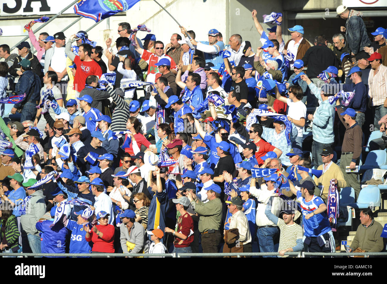 Spanish soccer fans cheer team hires stock photography and images Alamy