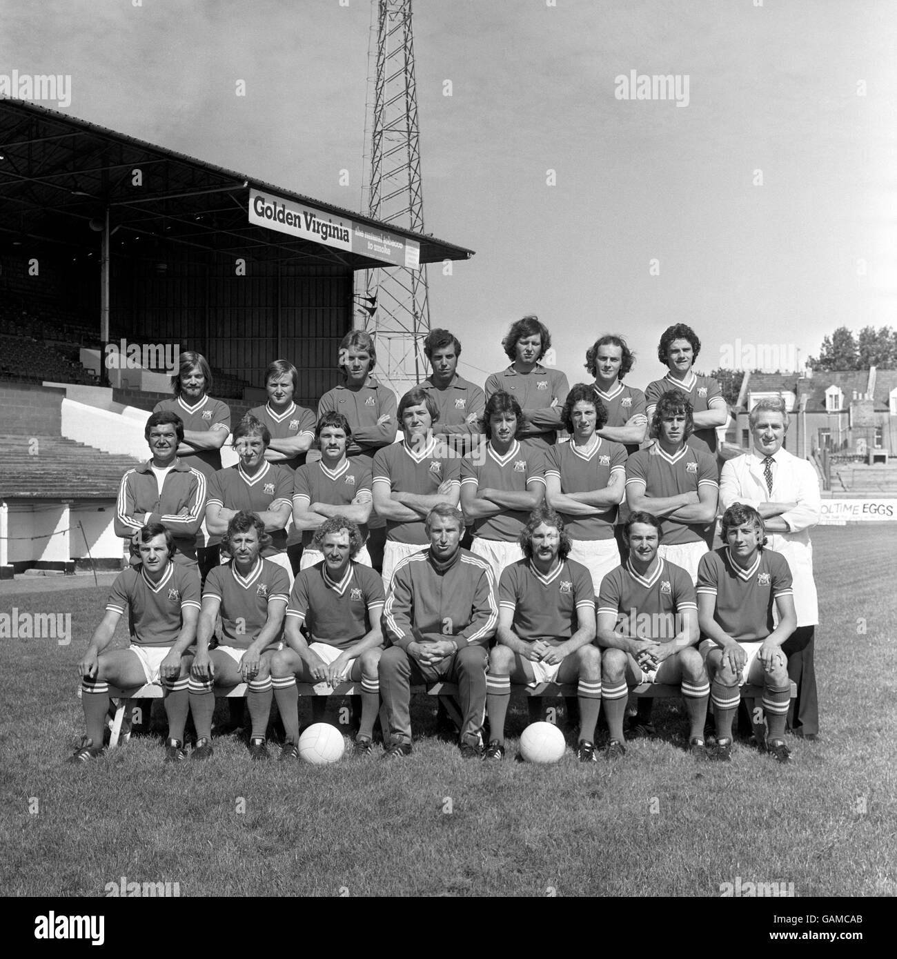 Bristol City football club, back row, from left: Keith Fear, Joe Durrell, Len Bond, Ray Cashley, John Shaw, Mike Brolly, and Clive Whitehead. Middle row, from left: Ken Wimshurst (coach), John Emanuel, Donnie Gillies, David Rodgers, gary Collier, Tom Ritchie, Paul Cheesley and Les Bardsley (physiotherapist). Front row, from left: Trevor Tainton, Brian Drysdale, Geoff Merrick, Alan Dicks (manager) Gerry Gow, Gerry Sweeney, and Jimmy Mann. Stock Photo