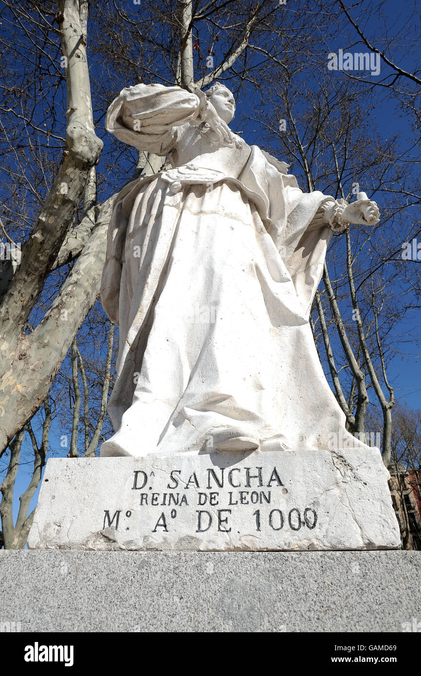 Queen sancha of leon statue hires stock photography and images Alamy