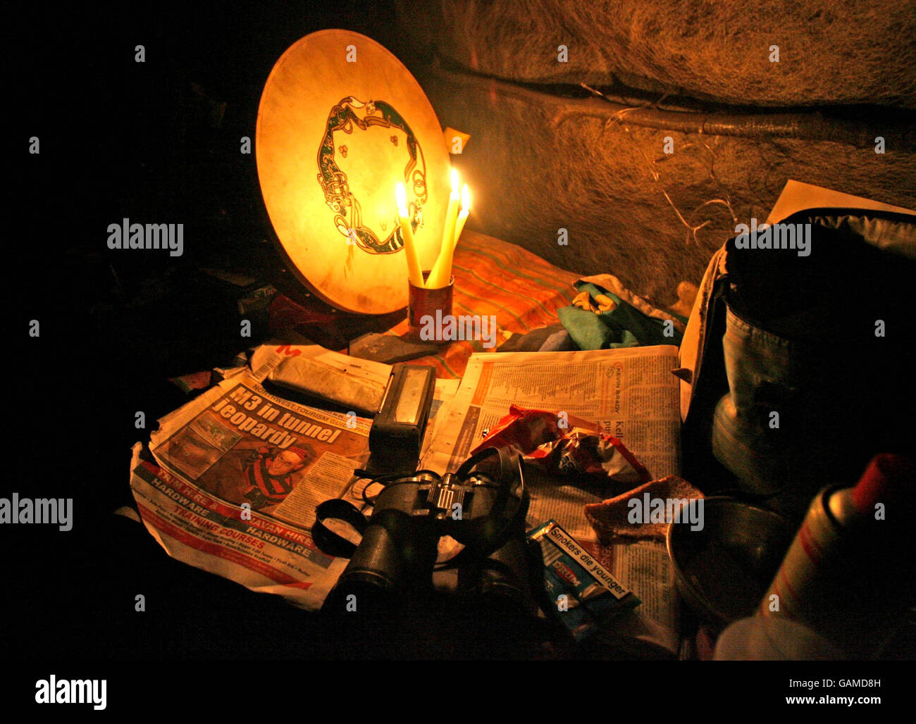 A general view inside one of the tents in the Rath Lugh Direct Action camp at the M3 Motorway site at Rath Lugh in Co Meath. Psychology graduate Lisa Feeney, known as Squeak, barricaded herself inside a chamber built at the bottom of a 33ft tunnel in a bid to delay work today on a controversial section of a motorway . Stock Photo