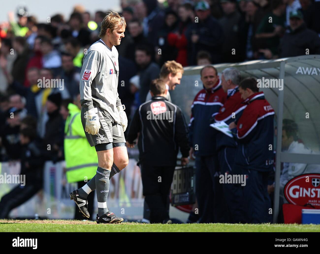 Charlton Athletic goalkeeper Nicky Weaver leaves the field after being
