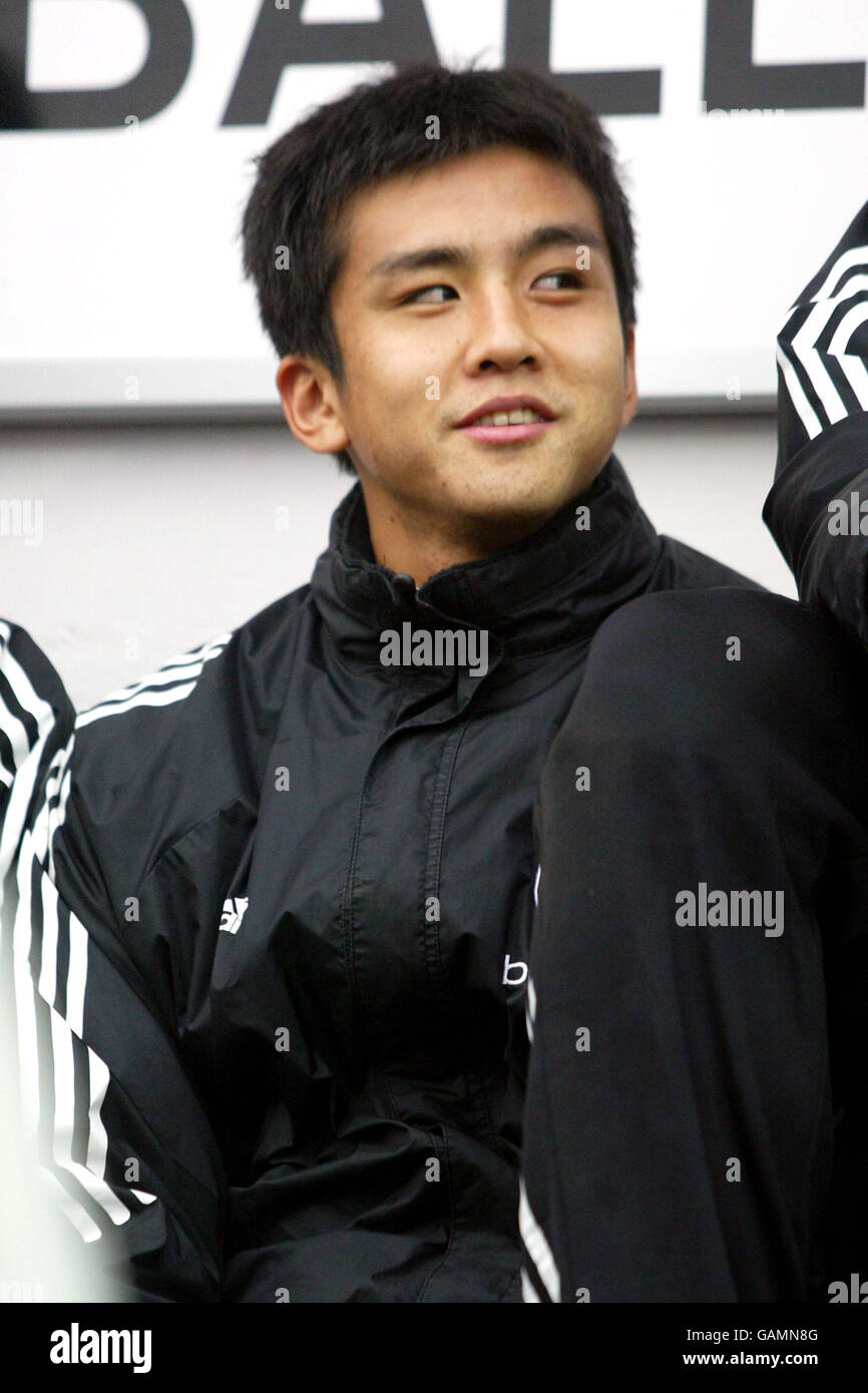 J Inamoto Junichi inamoto of fulham hi-res stock photography and images - Alamy
