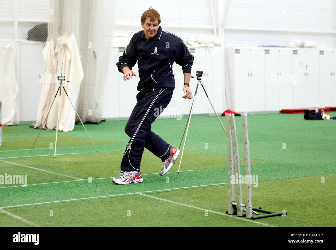 Cricket umpires full length action run running fitness test england hi