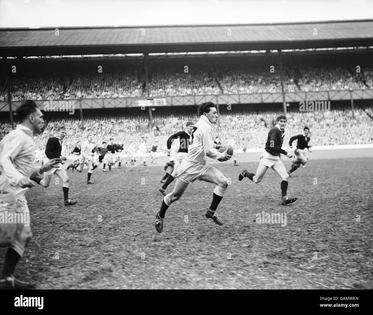 1963. Malcolm Phillips scores a famous try against Wales