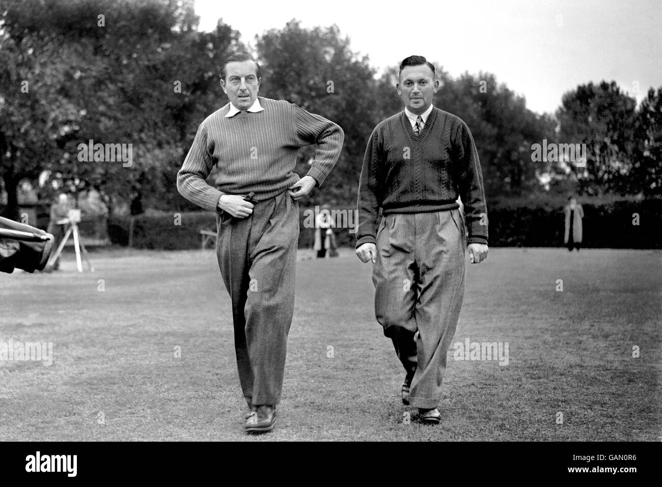 Golf - Ryder Cup - Pre-Tournament Practice - Great Britain and Ireland v Oxford and Cambridge Golfing Society. Henry Cotton (left) and Arthur Lees of the Great Britain and Ireland Ryder Cup team Stock Photo