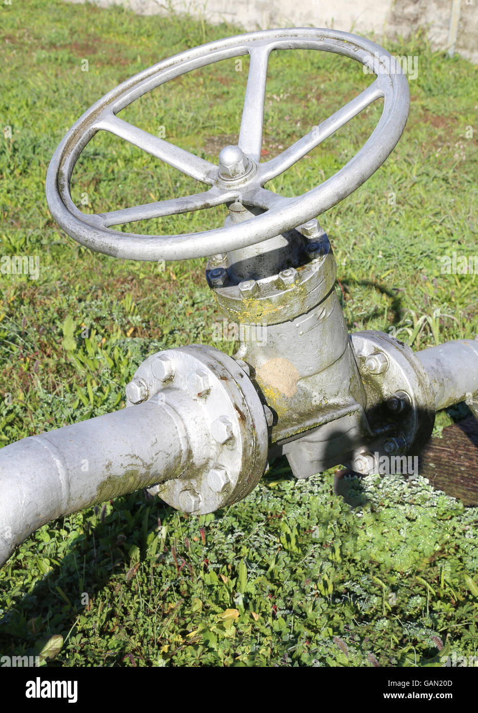 Closing valve hi-res stock photography and images - Alamy