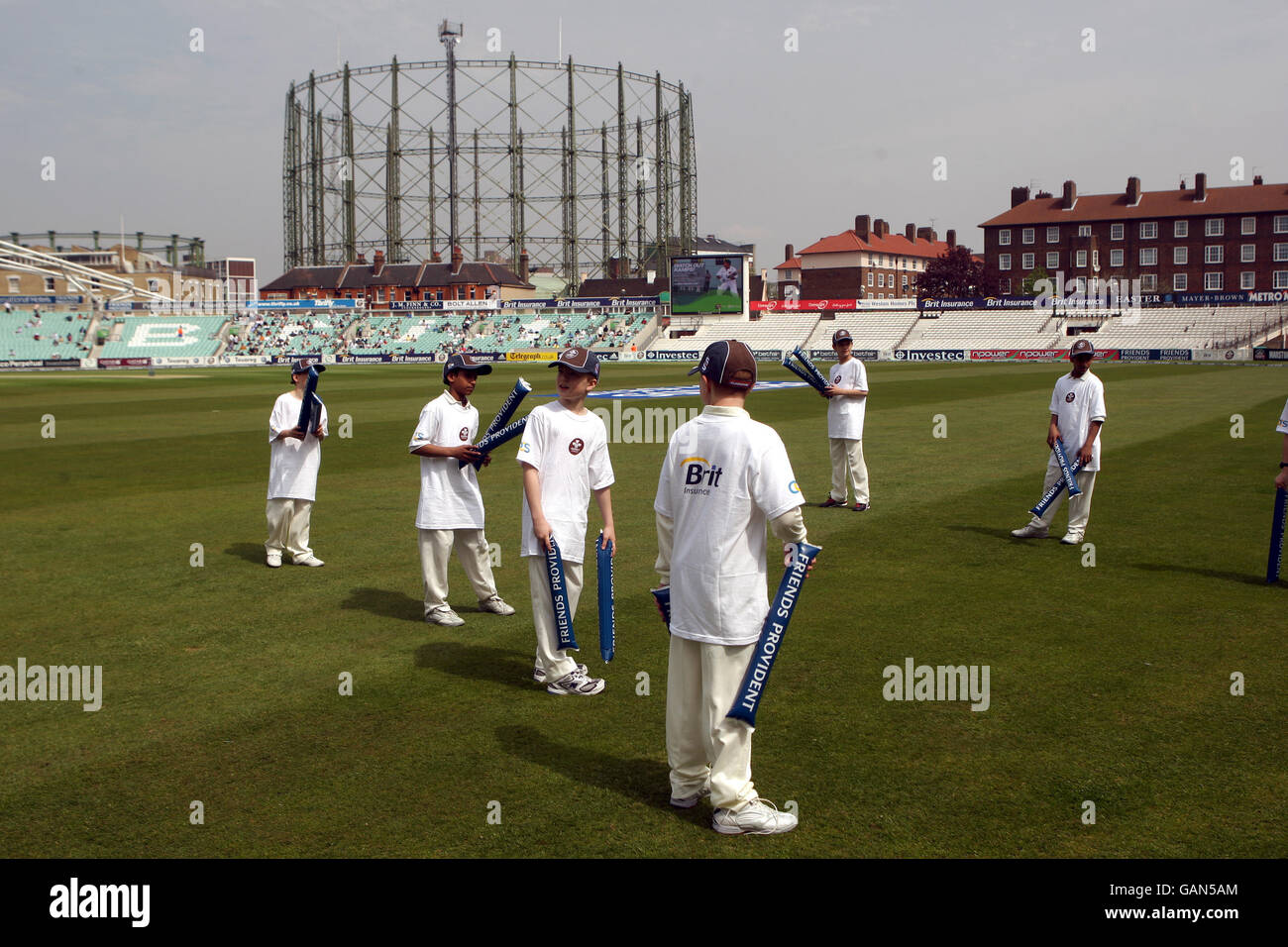 Cricket - Friends Provident Trophy - Surrey v Kent - The Brit Oval. A guard of honour is provided for the players Stock Photo