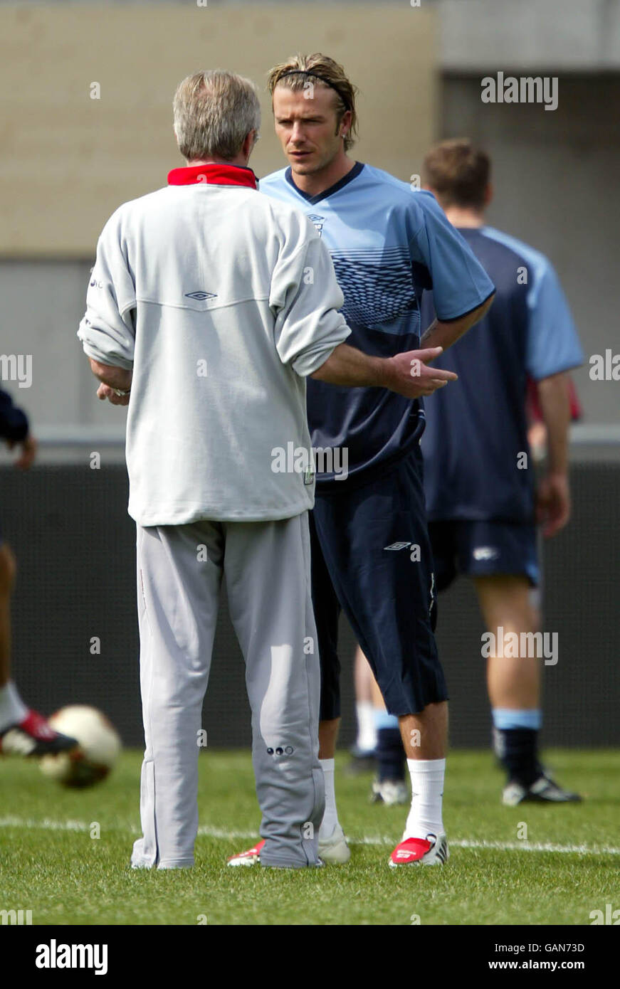 Soccer European Championships 2004 Qualifying Group Seven