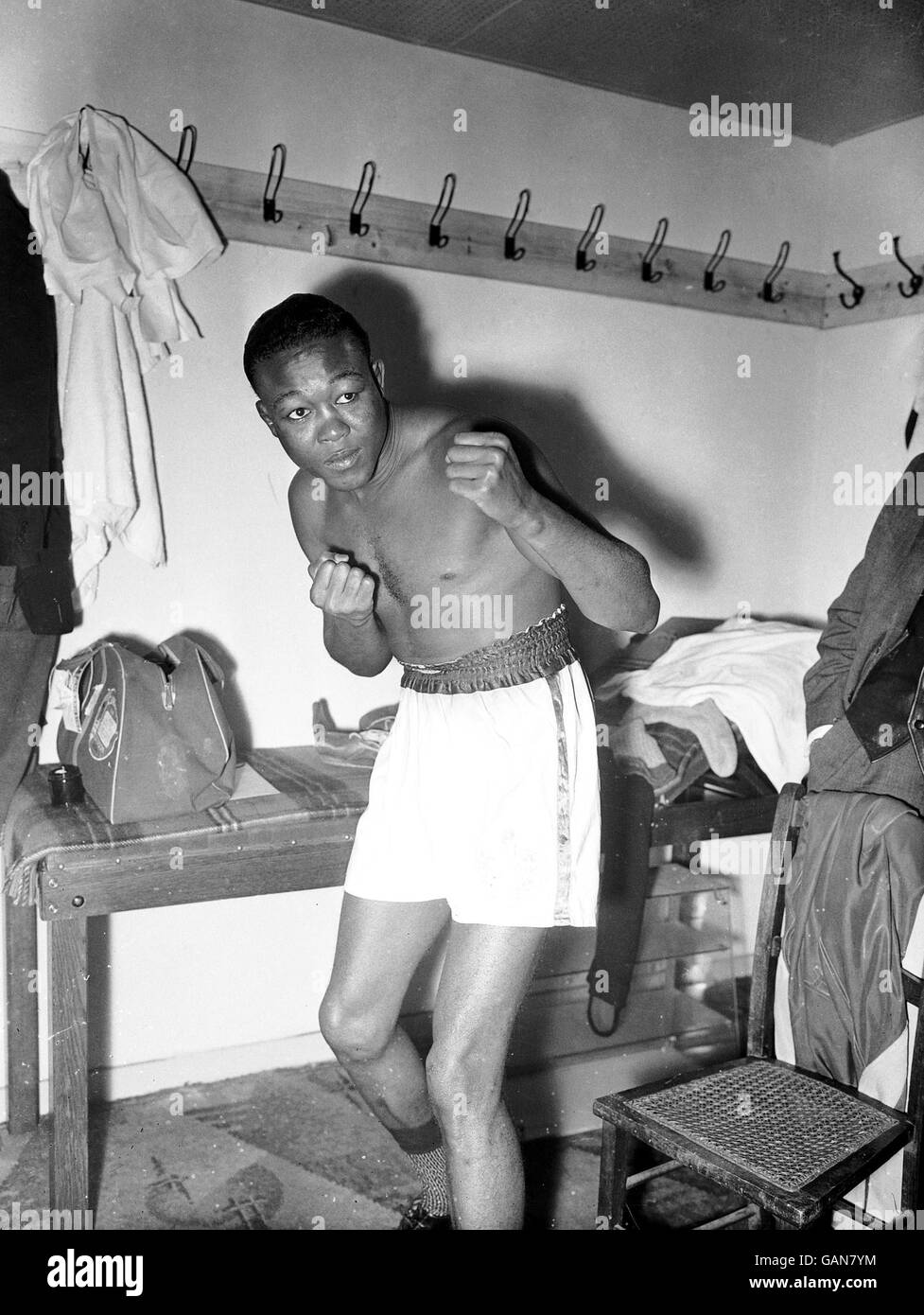 Boxing - Welterweight - Kid Gavilan. Cuban boxer Kid Gavilan (real name Gerardo Gonzalez) trains in London before his fight with Peter Waterman Stock Photo