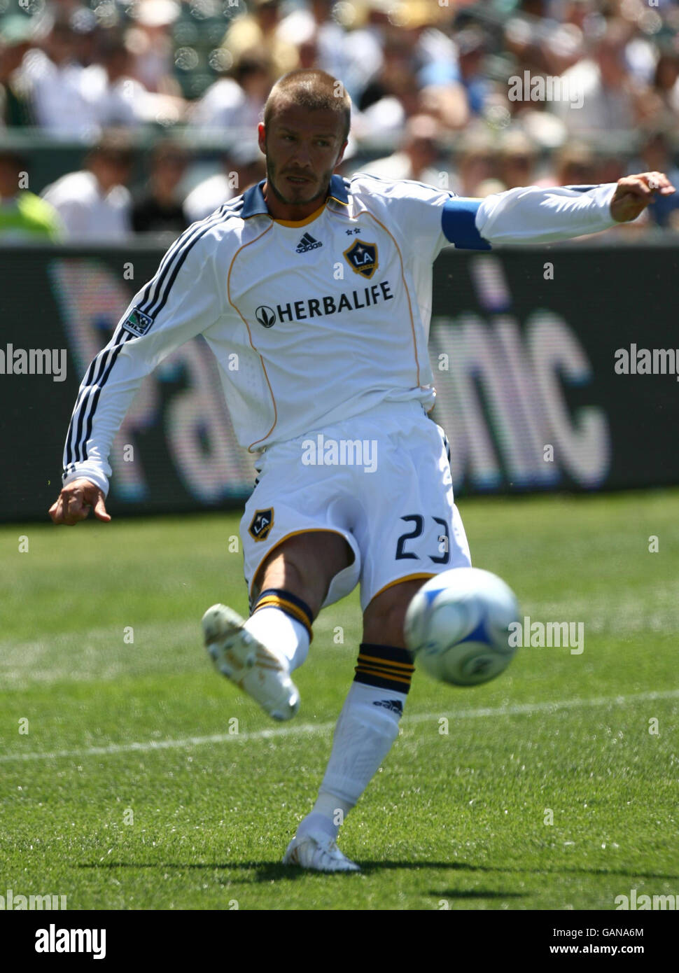 LA Galaxy's David Beckham crosses the ball from wide on the right wing during the Major League Soccer match at the Home Depot Center in Carson, Los Angeles, USA. Stock Photo