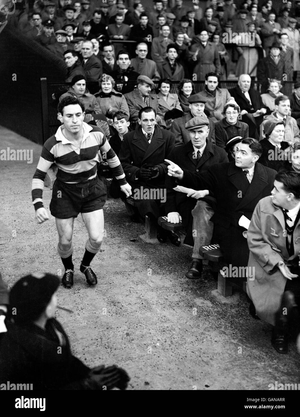 Rugby Union - Harlequins v Cardiff. A spectator points out Cardiff's Cliff Morgan as he emerges from the Twickenham tunnel. Stock Photo