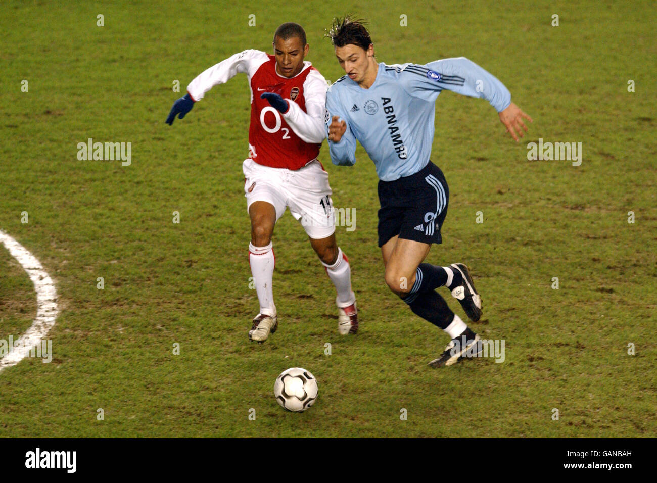 Soccer - UEFA Champions League - Group B - Arsenal v Ajax. Arsenal's Gilberto (l) and Ajax's Zlatan Ibrahimovic battle for the ball Stock Photo