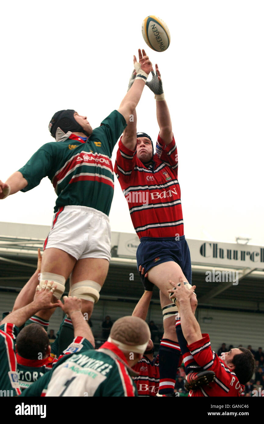 Rugby Union - Powergen Cup - Semi-Final - Leicester Tigers v Gloucester. Leicester Tigers' Ben Kay and Gloucester's Mark Cornwall jump in the line out Stock Photo