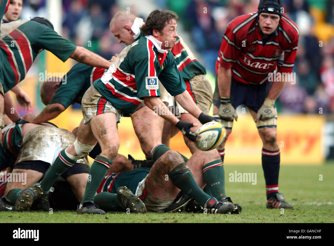 Rugby Union - Powergen Cup - Semi Final - Leicester Tigers v Gloucester. Leicester Tigers' Jamie Hamilton throws the bal Stock Photo