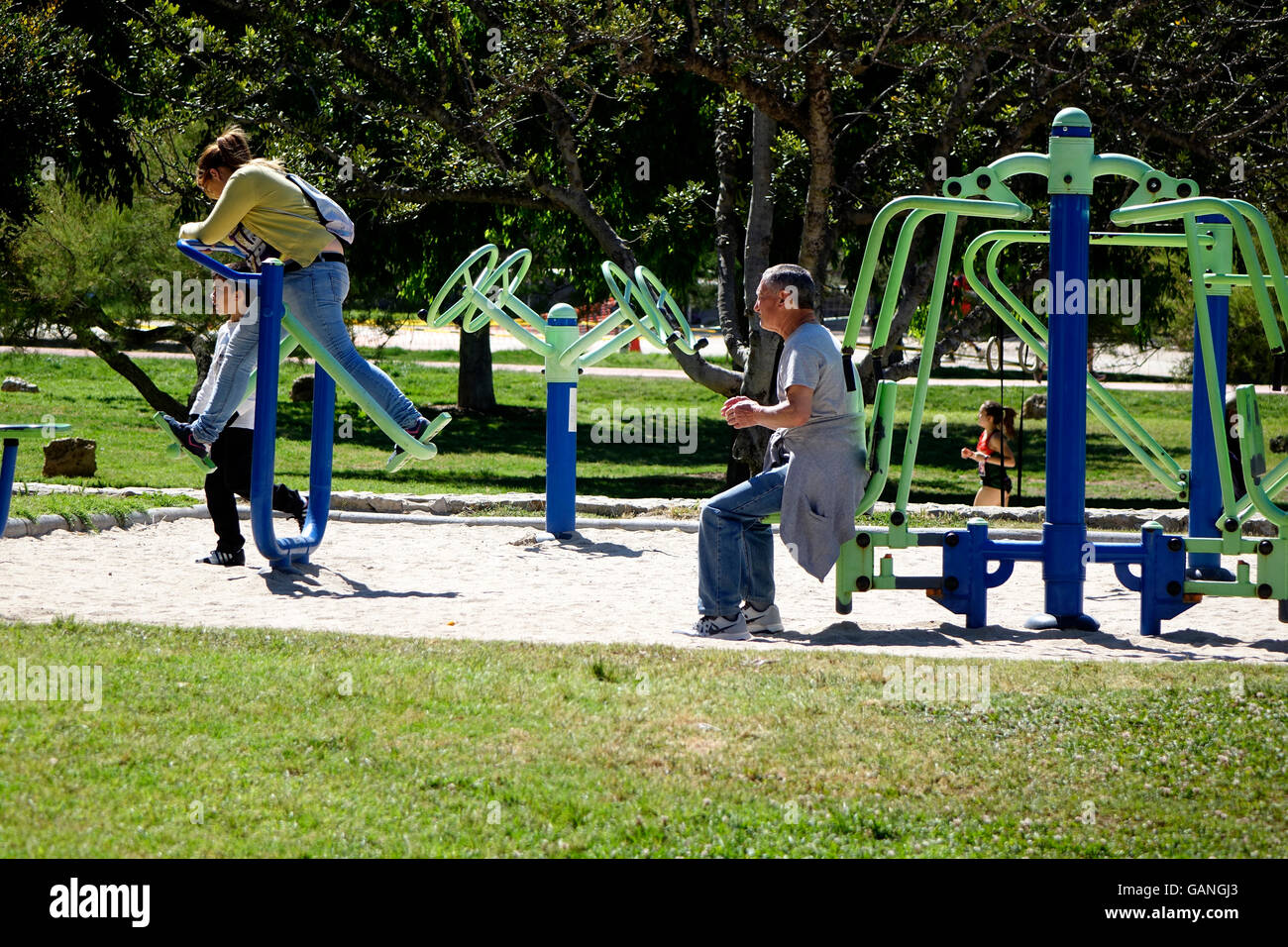 Workout station outdoor hi res stock photography and images Alamy