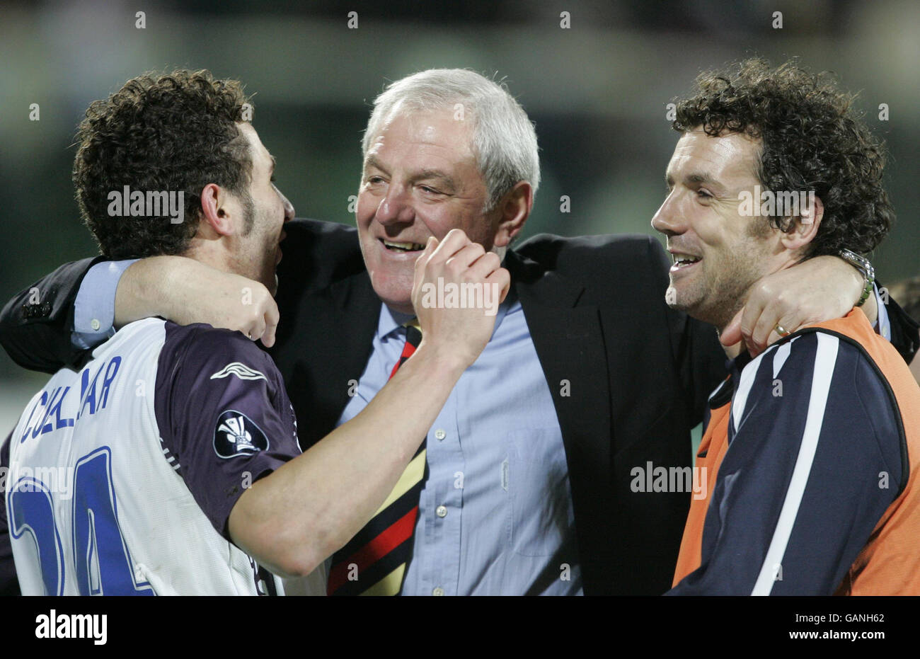 Rangers manager Walter Smith celebrates with Carlos Cuellar and
