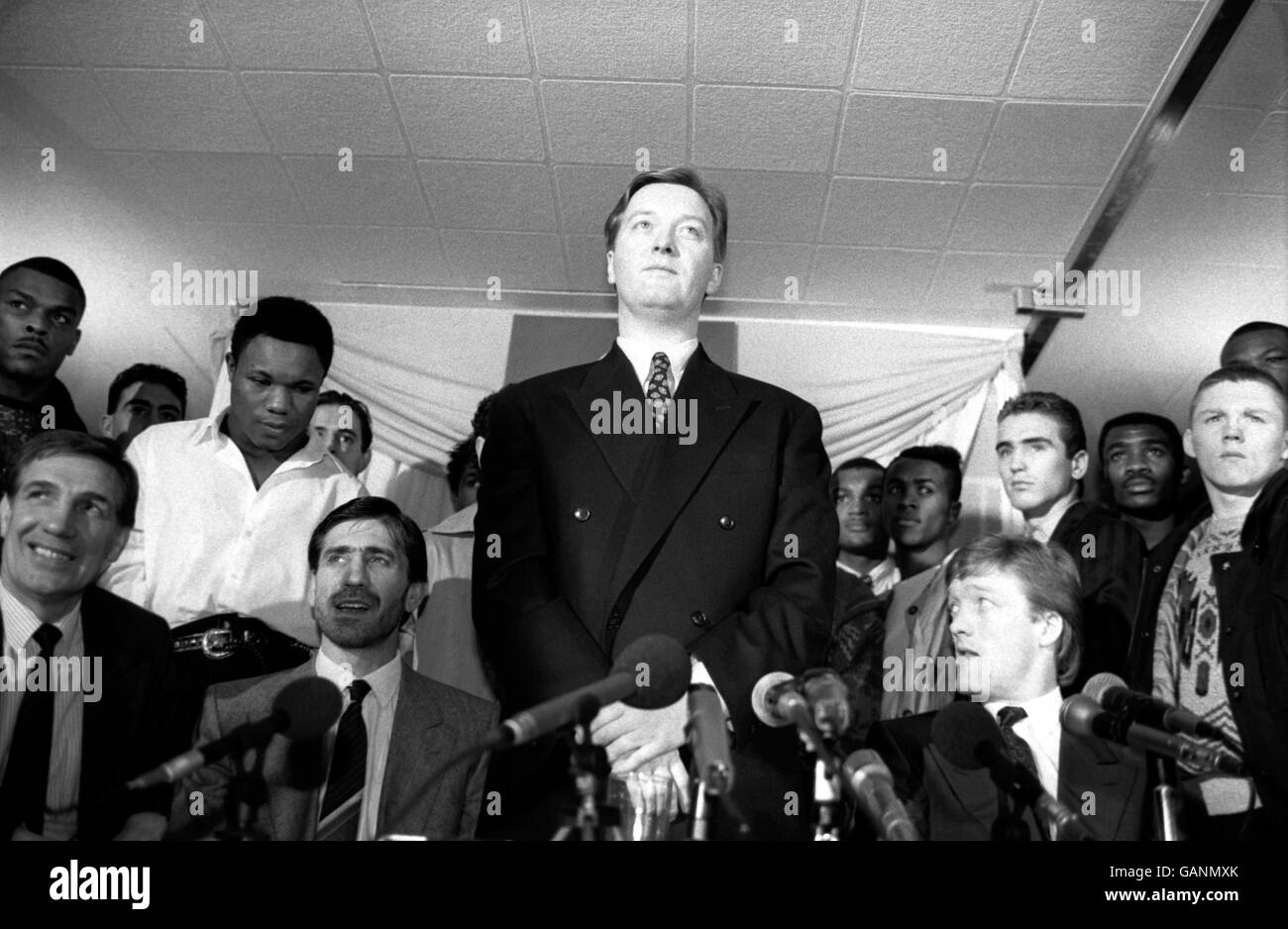 Boxing - Press Conference - Frank Warren. Boxing promoter Frank Warren surrounded by boxers from his stable Stock Photo