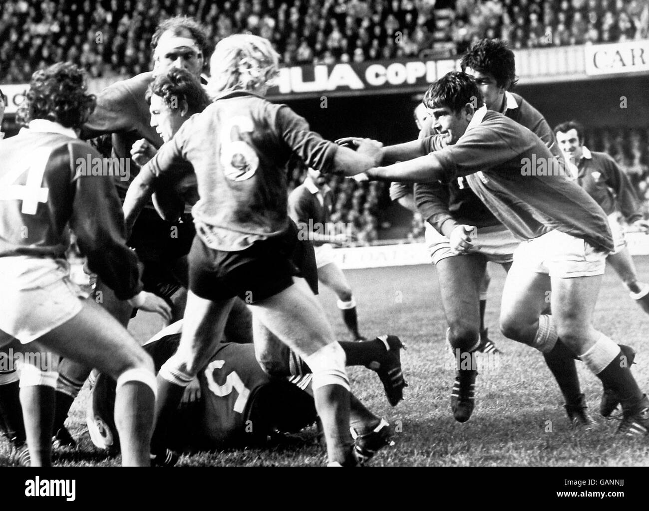 Rugby Union - Five Nations Championship - Wales v France. Wales' Bobby Windsor (r) in the thick of the action Stock Photo