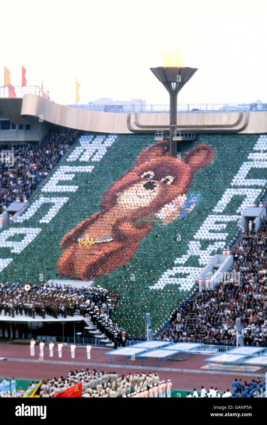 A huge section of the crowd hold up coloured pieces of card to depict Misha the Bear, the official mascot of the Moscow Olympic Games Stock Photo
