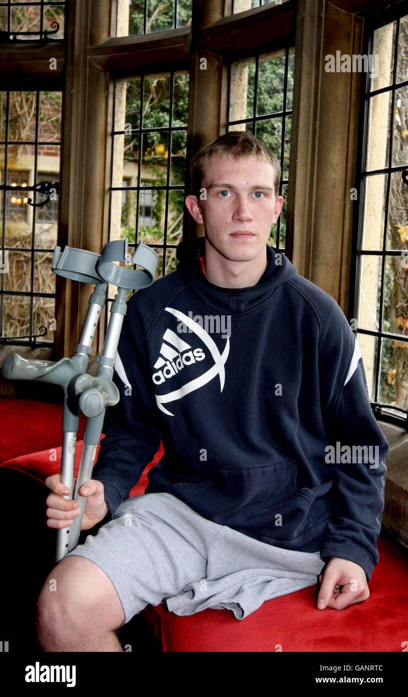 Lance Sergeant Adam Ball from 1st Battalion Grenadier Guards, based in Aldershot, who lost a leg after stepping on a land mine in Afghanistan at Headley Court Rehabilitation Centre, near Epsom, Surrey. Stock Photo