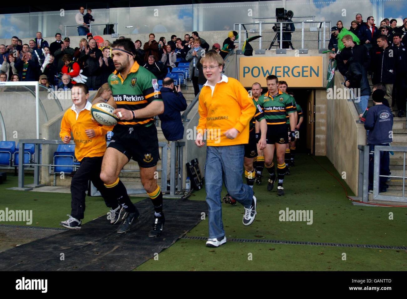 Rugby union powergen cup final northampton v london irish hires stock