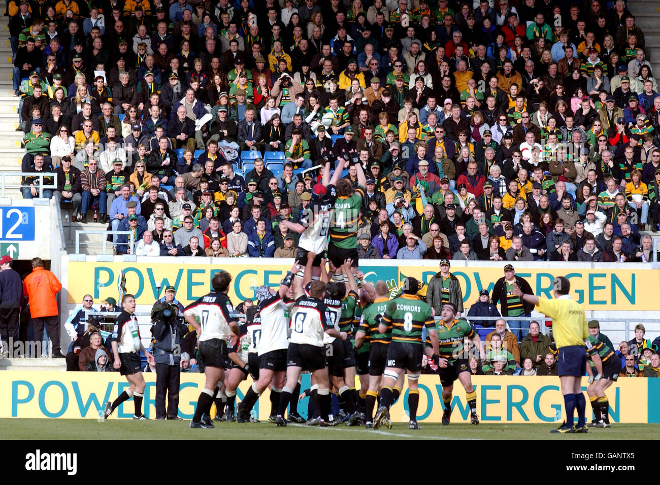 General action at a lineout hi-res stock photography and images - Alamy