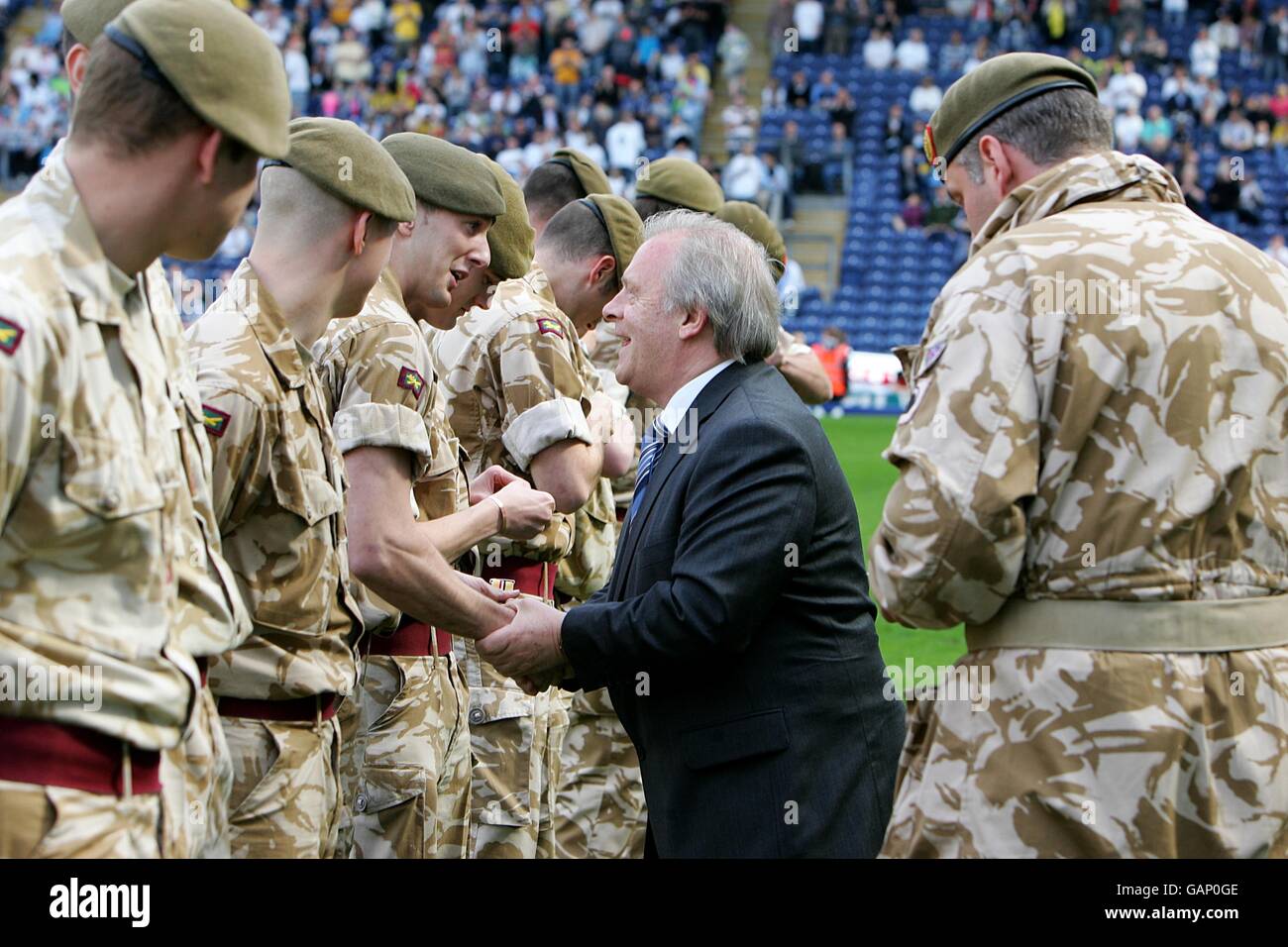 Soldiers of Burma Company, 1st Battalion of the Duke of Lancaster's Regiment, are presented with medals recognising recent service in Iraq by Gordon Taylor (CEO of the PFA) Stock Photo
