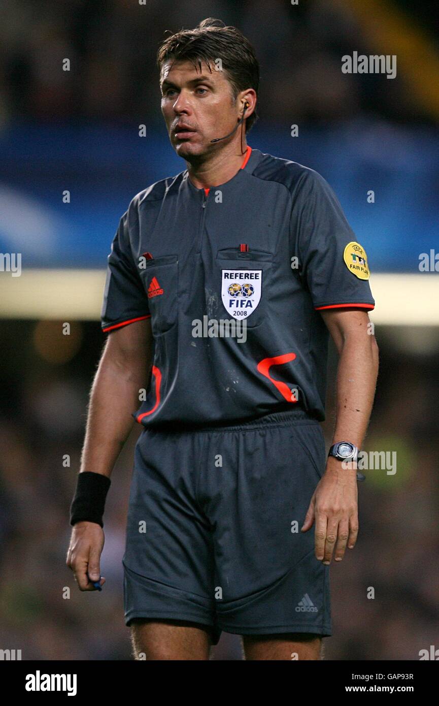 Roberto rosetti referee hi-res stock photography and images - Alamy