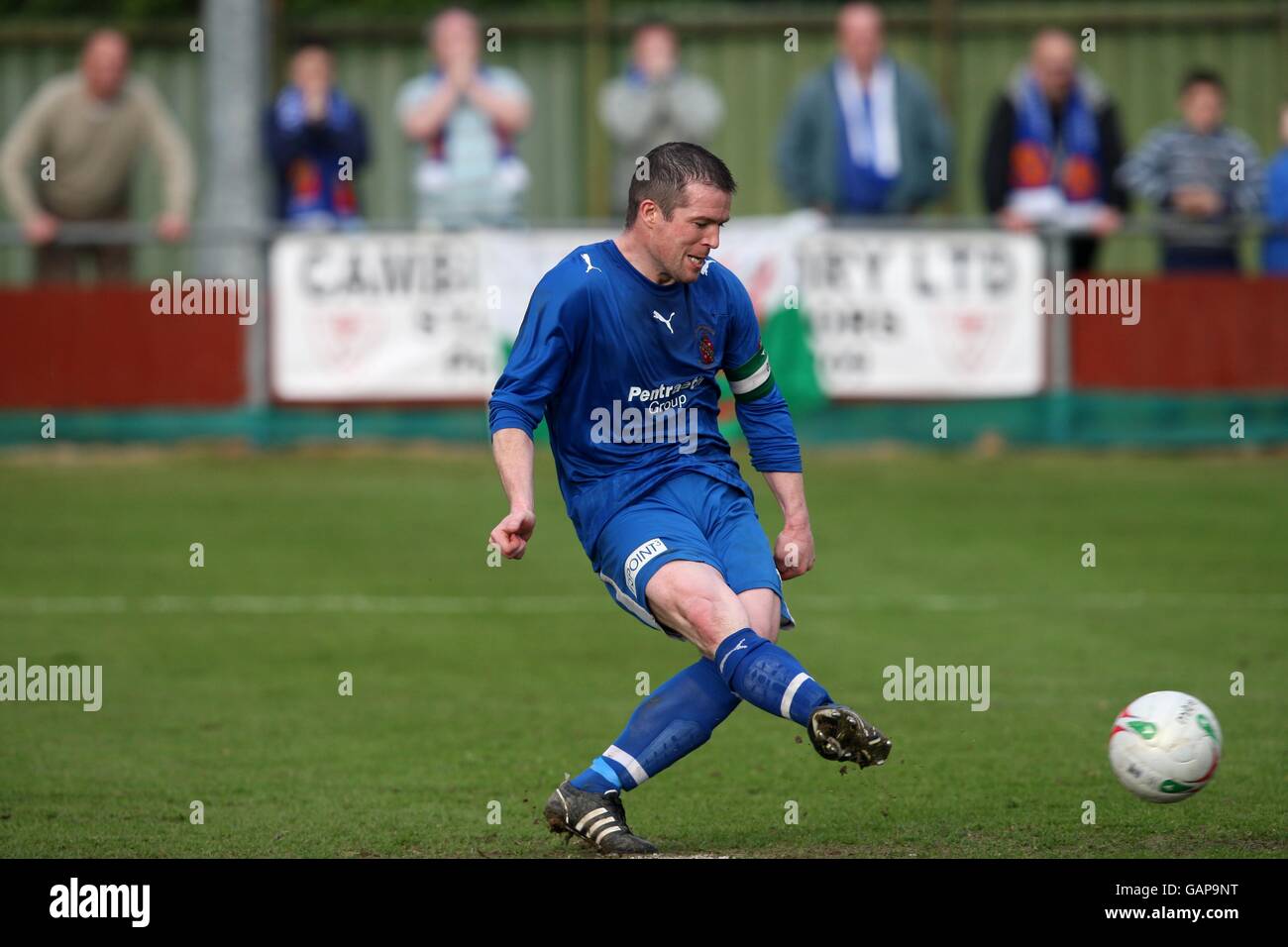 Soccer - Welsh Cup Final - Llanelli AFC v Bangor City - Latham Park. Bangor City's captain Marc Limbert scores from the spot to go ahead in extra time Stock Photo