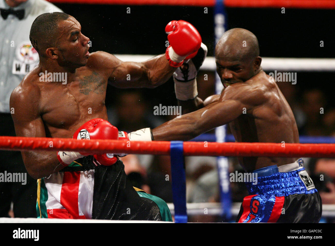 Boxing - WBC Light-Welterweight Title - Junior Witter v Timothy Bradley - Nottingham Arena. England's Junior Witter and USA's Timothy Bradley exchange punches during the WBC Light-Welterweight Title bout at Nottingham Arena. Stock Photo