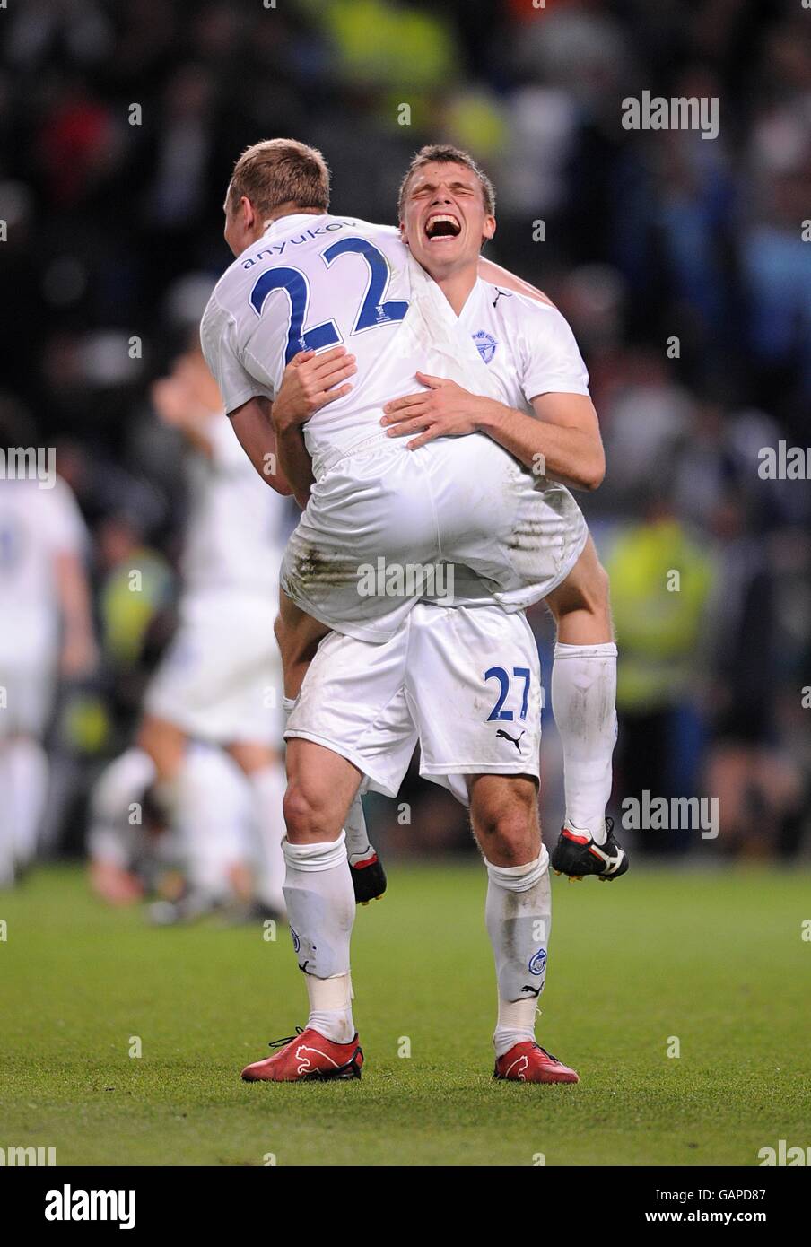 Soccer - UEFA Cup - Final - FC Zenit Saint Petersburg v Rangers - City Of Manchester Stadium. Zenit St Petersburgs' Aleksandr Aniukov (22) and Igor Denisov celebrate victory after the final whistle Stock Photo