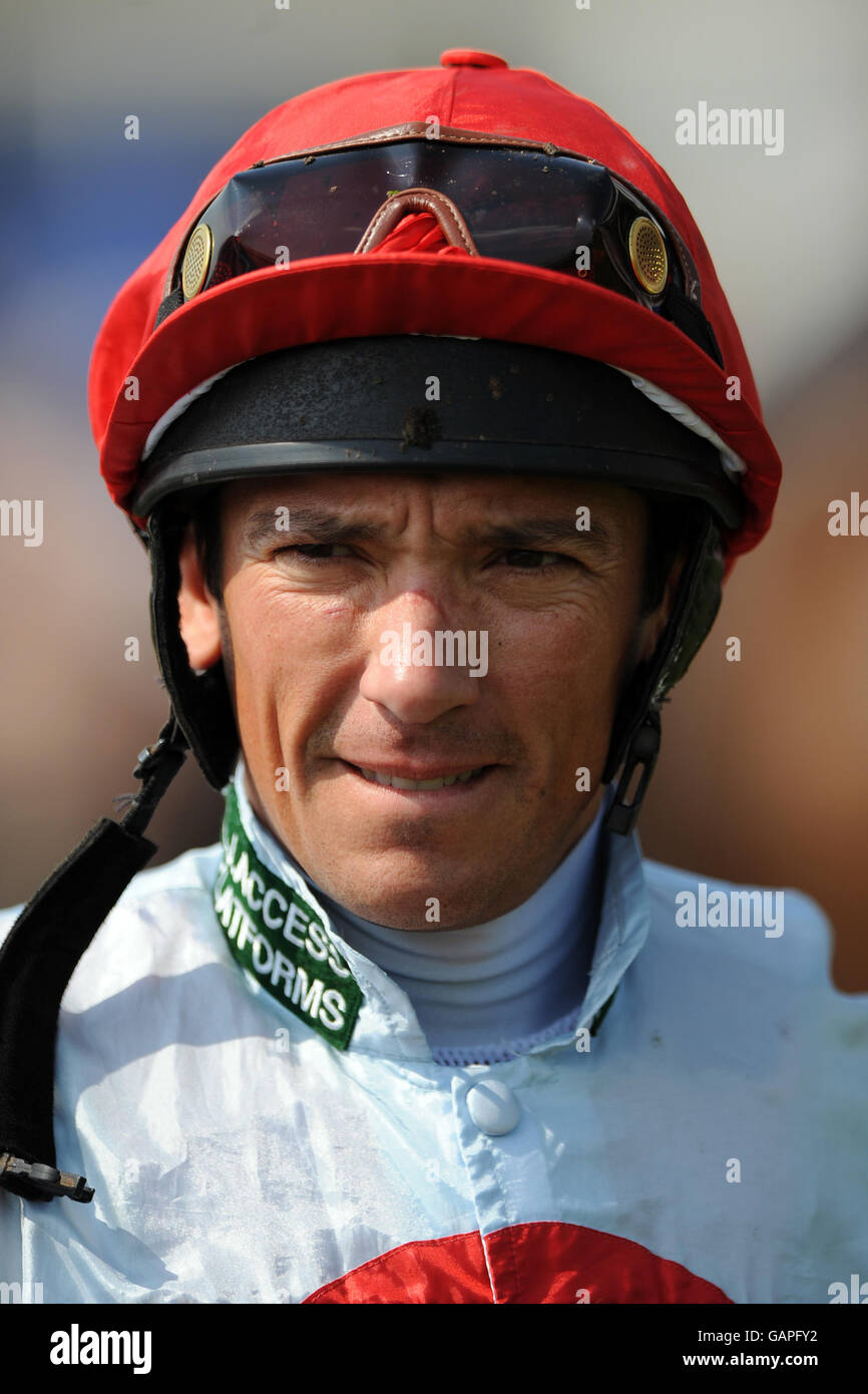 Chester racing jockey hi-res stock photography and images - Alamy