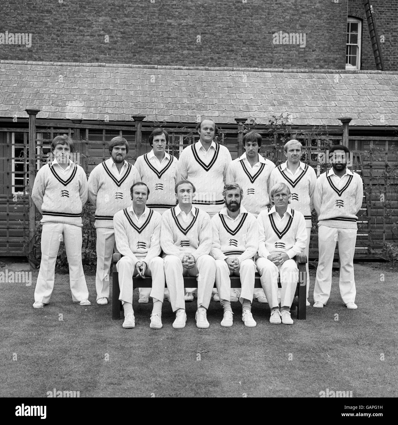 Middlesex Cricket Club's 1st Team group at Lord's Cricket Ground. Left top right, back row, Ian Gould, Mike Gatting, John Emburey, Vintcent van der Bijl, Mike Selvey, Graham Barlow and Roland Butcher. Left to right, front row, Mike Smith, Phil Edmonds, Mike Brearley and Clive Radley. Stock Photo