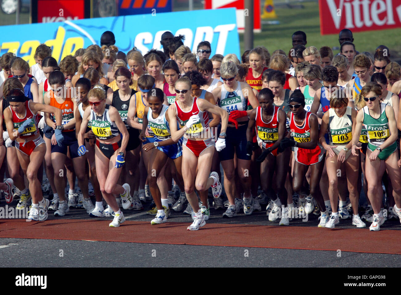Médaille Officielle Vintage Marathon De Londres Flora 2003 Avec Ruban - Médaille D'athlétisme Collector