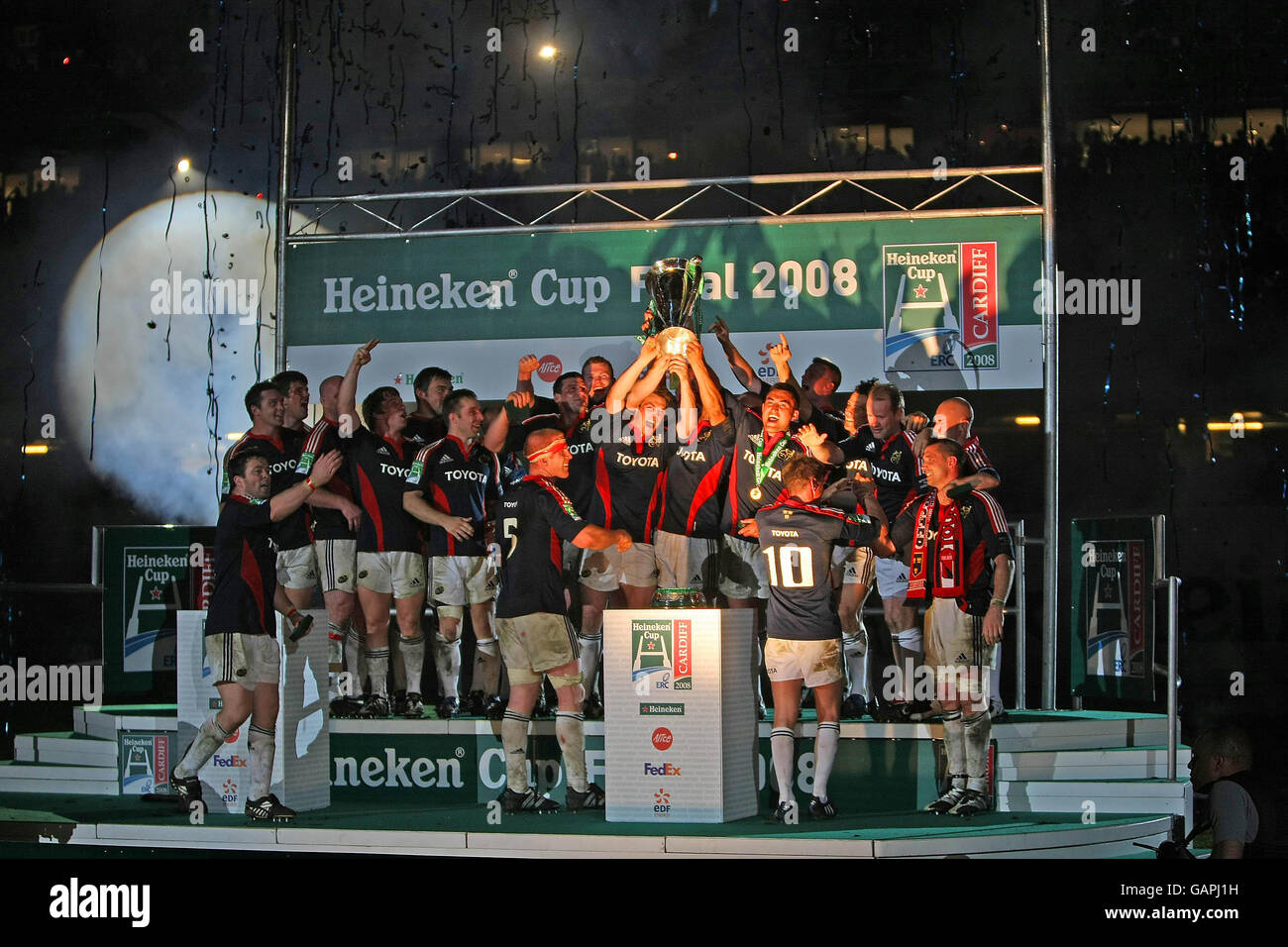Munster celebrate after heineken cup final millennium stadium hi
